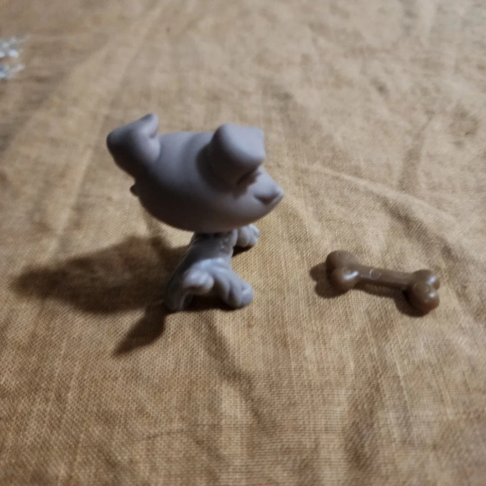 Littlest Pet Shop Border Collie 67 Grey White Blue Eyes Dog Figure with Bone